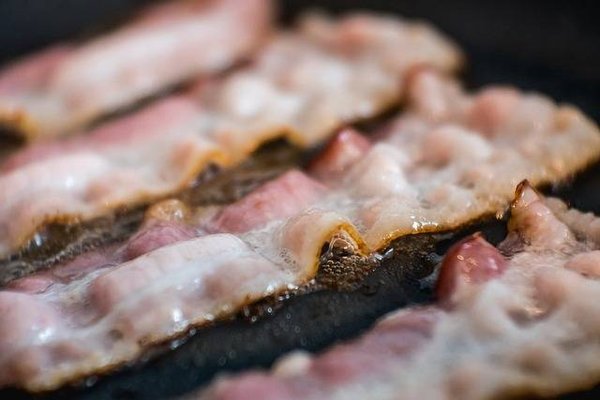 Plancha en fonte ou en inox : Le choix gagnant pour vos grillades d'été !